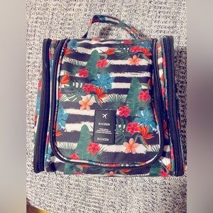 BOOEEN travel cosmetics case